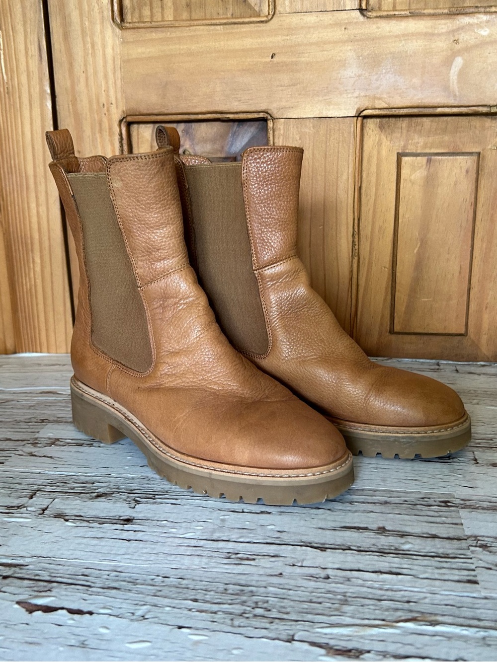 ATELIERS Leather Chelsea Boot